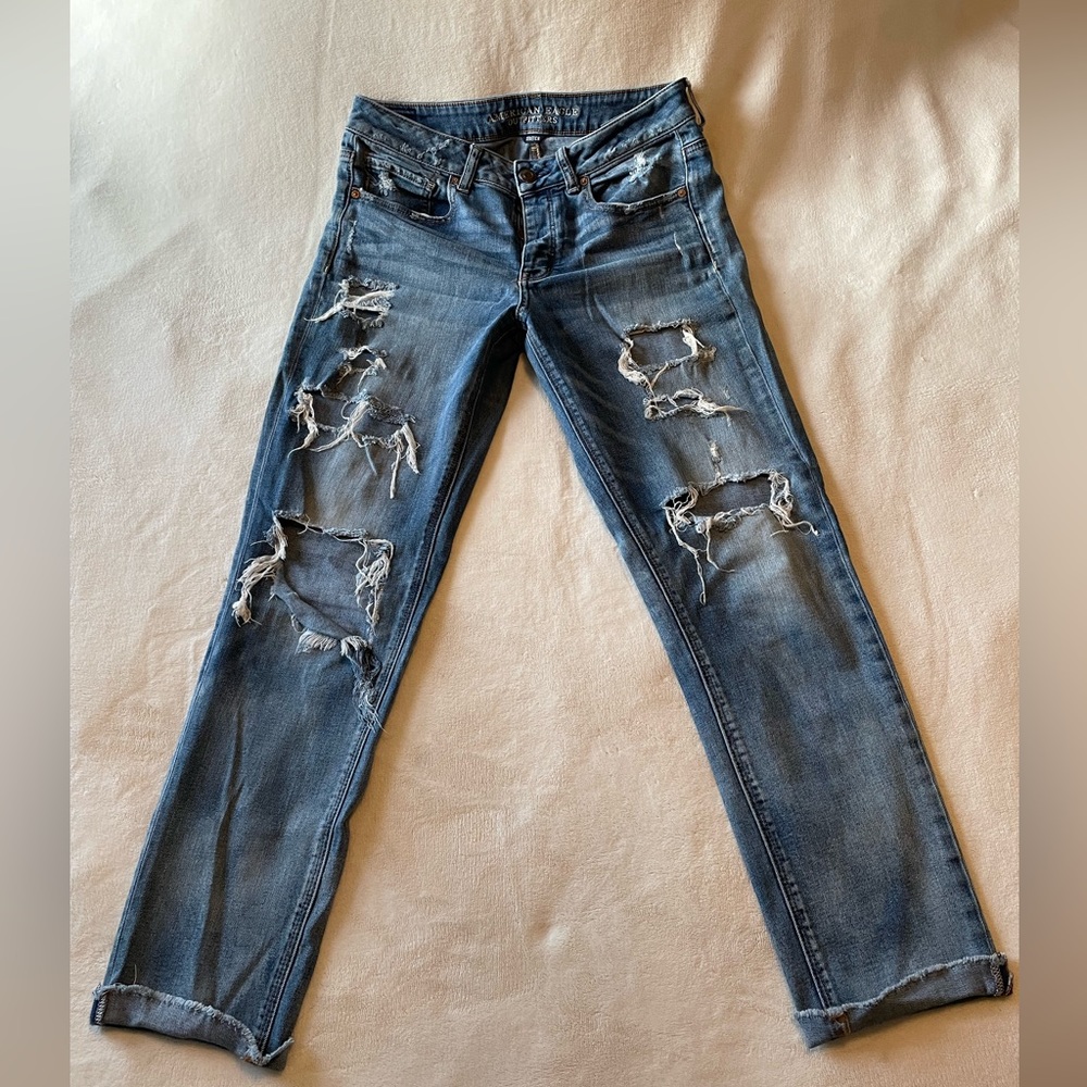 American Eagle High-Rise Tomgirl Distressed Jeans (8 Long)